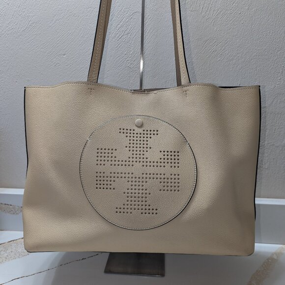 Tory Burch Handbags - Tory Burch XL tote bag, beige. EUC! Gorgeous!